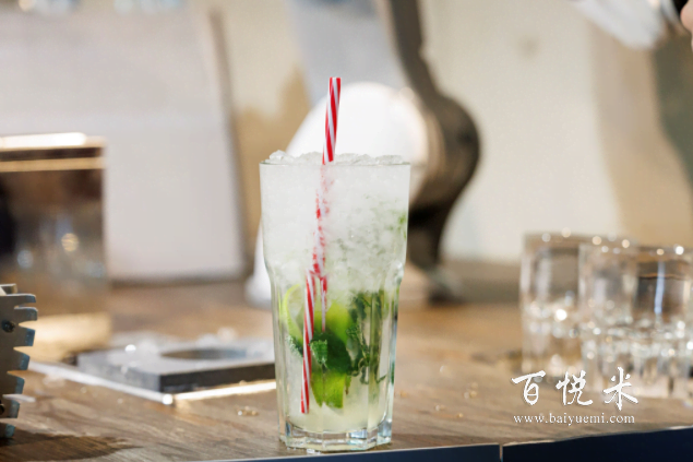 見過機(jī)器人調(diào)酒師嗎？機(jī)器人調(diào)酒師制作的莫吉托雞尾酒